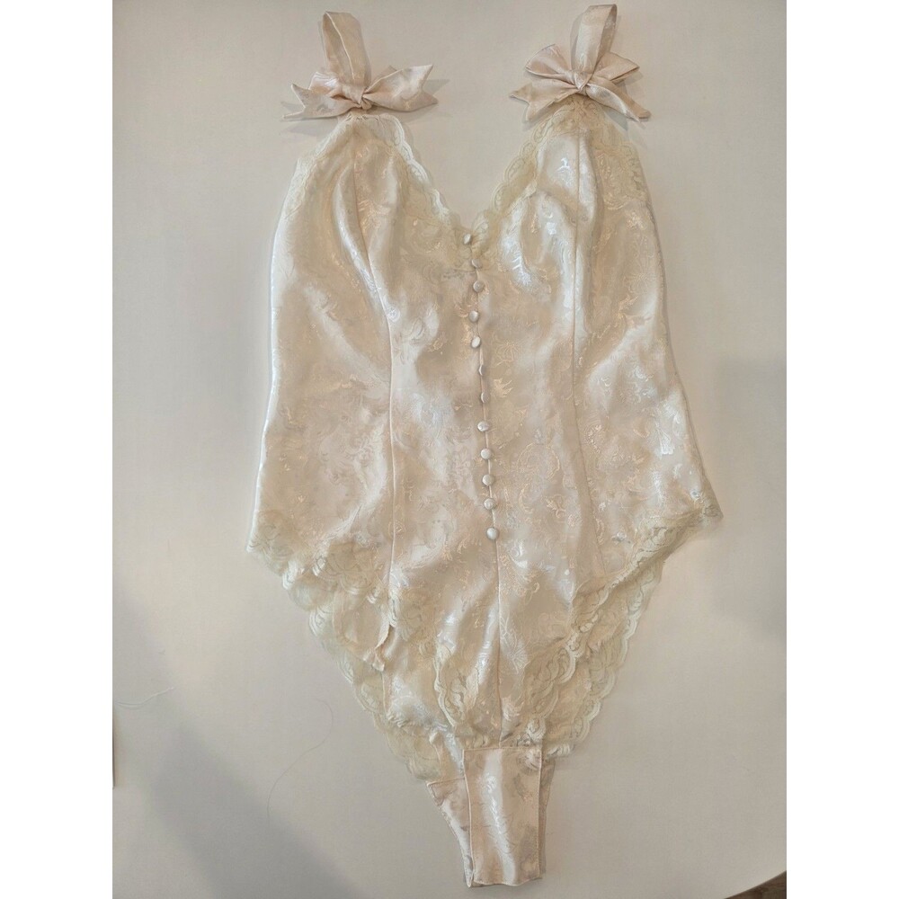 Victoria's Secret Slip Women's Ivory Vintage Gold Tag Lingerie Size Medium